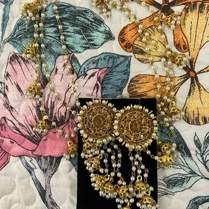 Elegant Gold and Pearl Jewelry Set